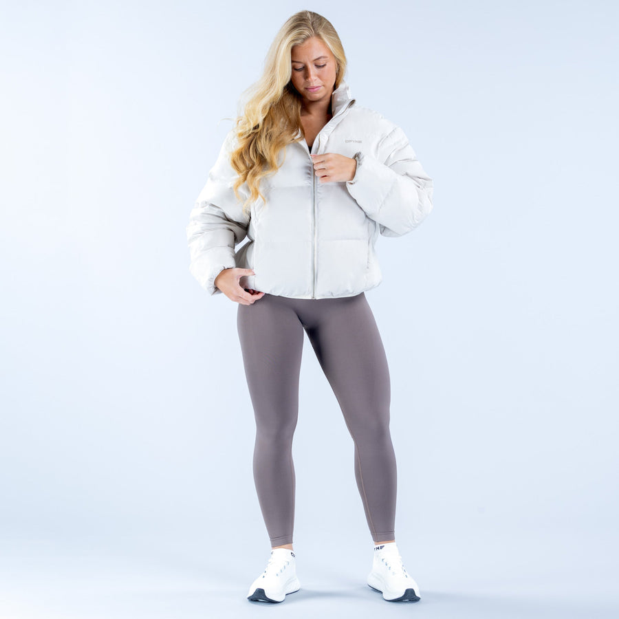 White short down jacket with zip front and quilted sleeves, front close-up